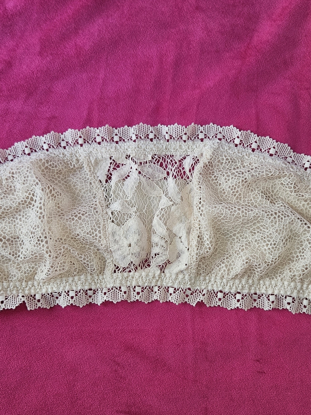 Victoria's Secret Ivory Lace Strapless Bandeau Bra Wireless Hook & Eye S/P
